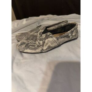 Dawgs slip ons size 7